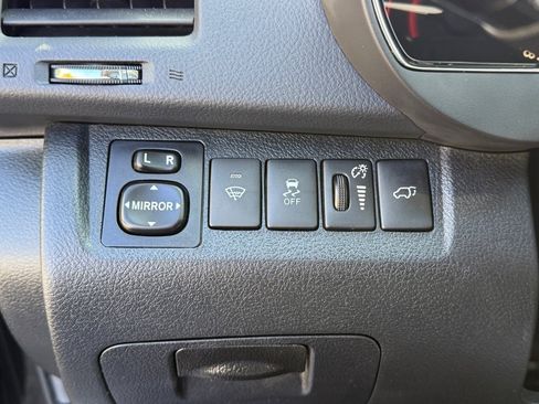 Used 2013 Toyota Highlander Limited image 25