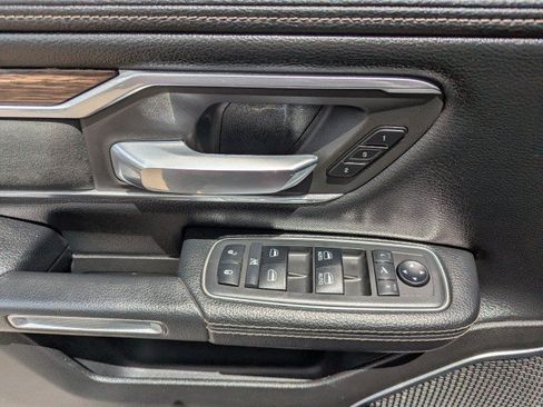 Used 2019 RAM 1500 Laramie AWD/4WD image 10