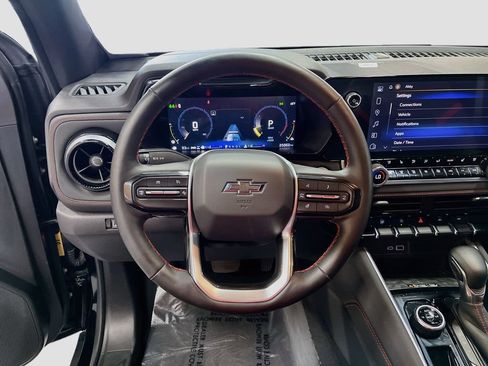 Used 2024 Chevrolet Colorado Z71 w/ Z71 Convenience Package 2 AWD/4WD image 11