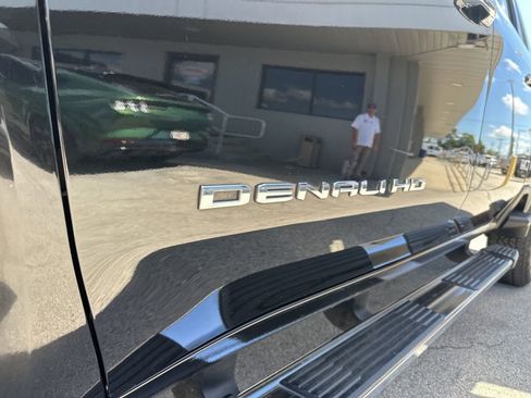 Used 2024 GMC Sierra 2500 Denali w/ Denali Reserve Package AWD/4WD image 3