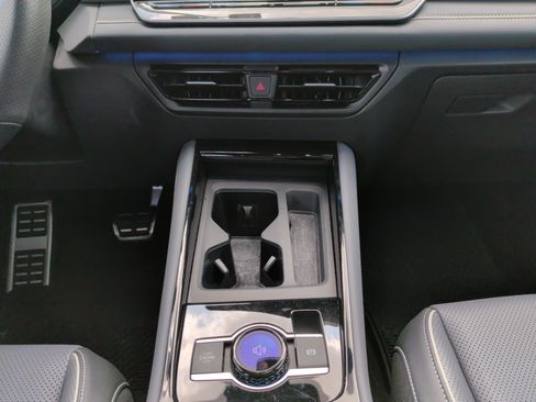 Used 2025 Volkswagen Tiguan SEL R-Line AWD/4WD image 28