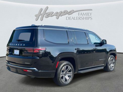 Used 2024 Jeep Wagoneer Series II w/ Flexible Seating Group RWD image 3