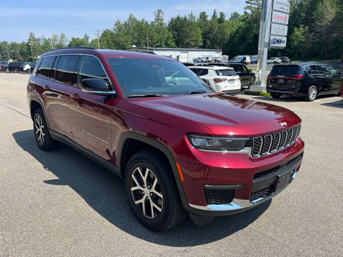 Used 2024 Jeep Grand Cherokee L Limited AWD/4WD image 3