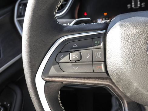 New 2025 Jeep Grand Cherokee Limited w/ Luxury Tech Group II image 24