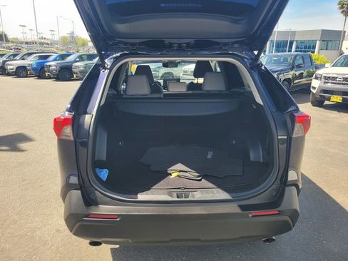 Used 2020 Toyota RAV4 XLE Premium image 11