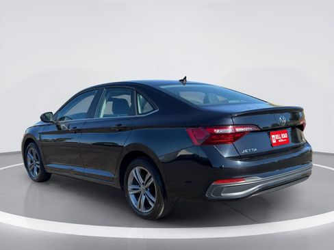 Used 2024 Volkswagen Jetta SE FWD image 3