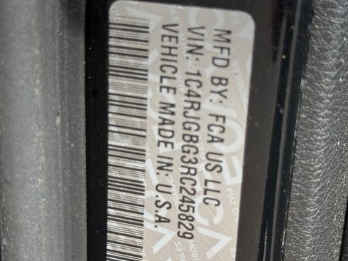 Used 2024 Jeep Grand Cherokee Limited RWD image 16