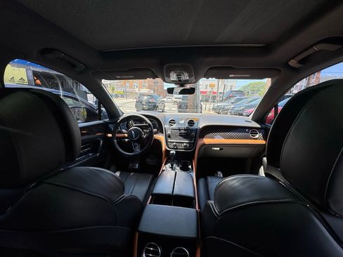Used 2020 Bentley Bentayga Design Series image 19