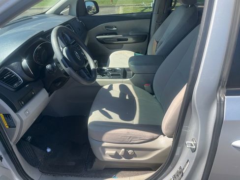 Used 2020 Kia Sedona LX image 10
