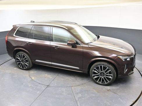 New 2026 Volvo XC90 B6 Plus w/ Protection Package Premier image 53