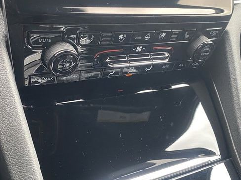 New 2025 Jeep Grand Cherokee Limited image 22