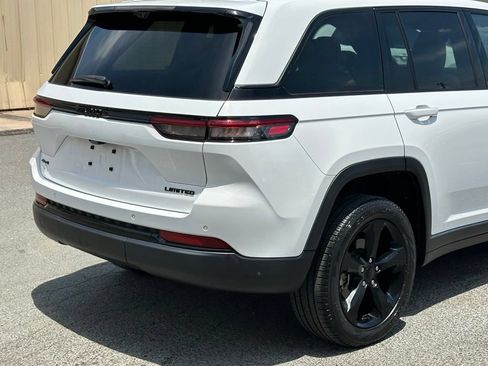 Used 2023 Jeep Grand Cherokee Limited w/ Luxury Tech Group II AWD/4WD image 45