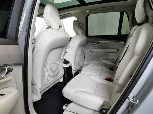 Used 2025 Volvo XC90 T8 Plus w/ Protection Package Premier AWD/4WD image 16