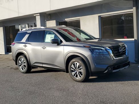 New 2025 Nissan Pathfinder SL image 24