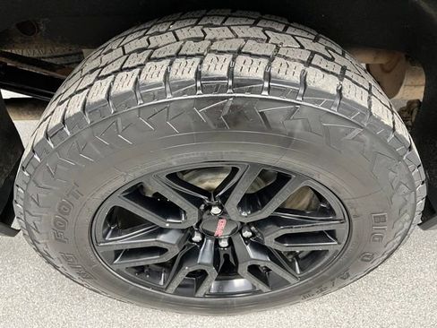 Used 2022 GMC Sierra 1500 Elevation w/ Preferred Package image 16