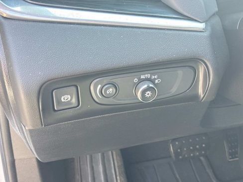Used 2019 Buick Enclave Premium AWD/4WD image 32
