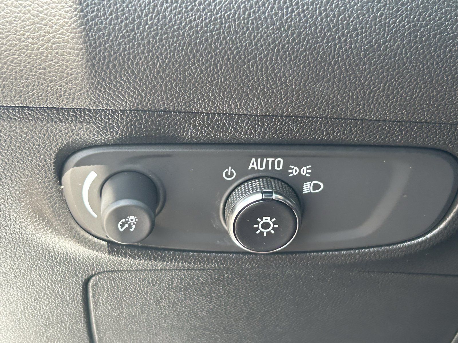Certified 2024 Buick Encore GX Sport Touring AWD/4WD image 32