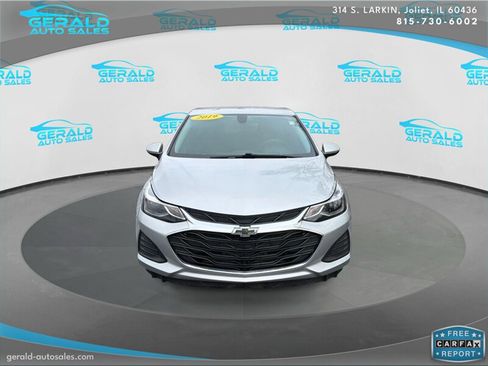 Used 2019 Chevrolet Cruze LT image 2