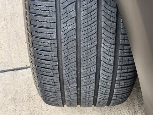 Certified 2025 Land Rover Range Rover Long Wheelbase Autobiography image 12