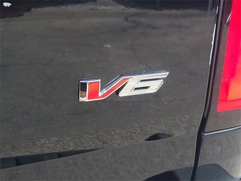 Used 2022 Chevrolet Colorado LT w/ Safety Package image 10