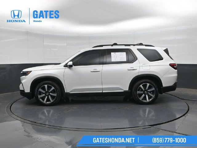 Used 2023 Honda Pilot Touring image 7