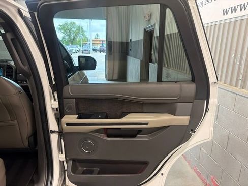 Used 2018 Ford Expedition Limited w/ Equipment Group 301A AWD/4WD image 14
