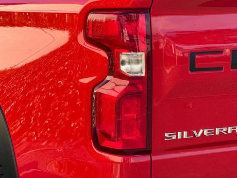 Used 2024 Chevrolet Silverado 1500 ZR2 w/ Technology Package image 47