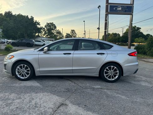 Used 2019 Ford Fusion SE image 2
