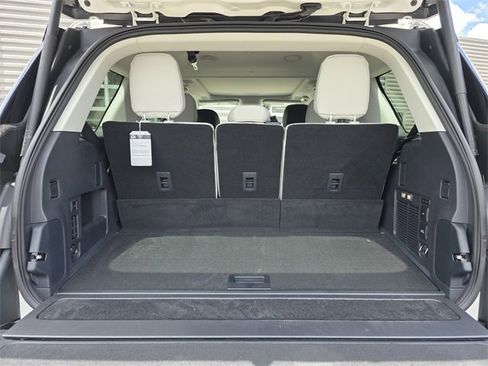 New 2025 Lincoln Navigator Reserve image 8