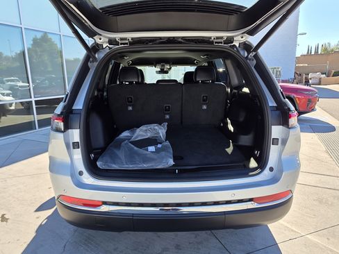 New 2025 Jeep Grand Cherokee Limited image 18