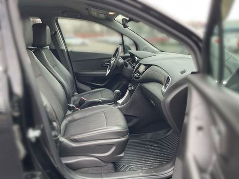 Certified 2019 Chevrolet Trax LT w/ LT Convenience Package image 27