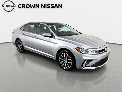 Used 2025 Volkswagen Jetta SE image 4