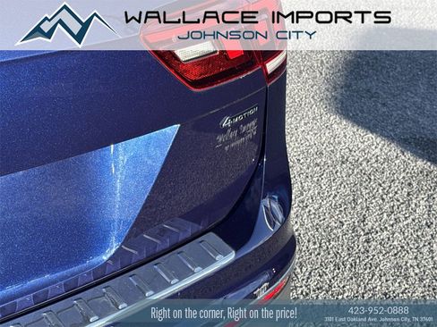 Certified 2022 Volkswagen Tiguan SE image 2