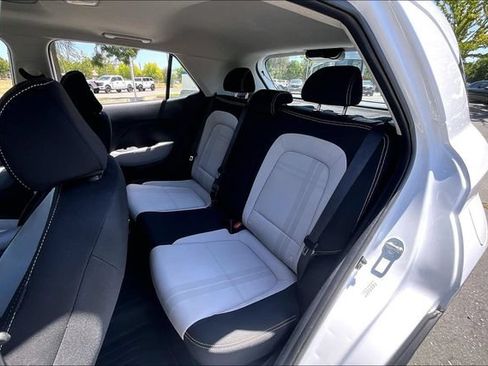 Used 2023 Hyundai Venue SEL FWD image 26