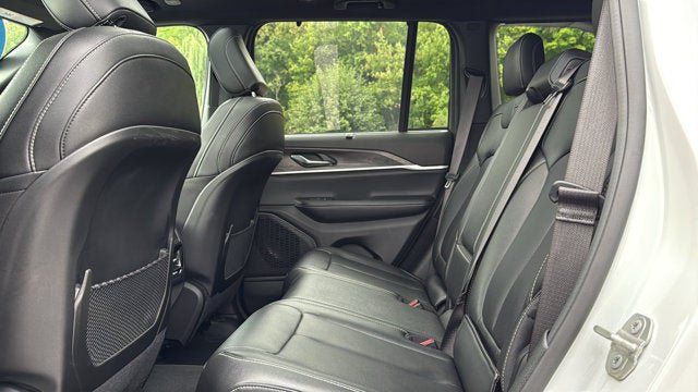 Certified 2024 Jeep Grand Cherokee Limited w/ Luxury Tech Group II AWD/4WD image 27
