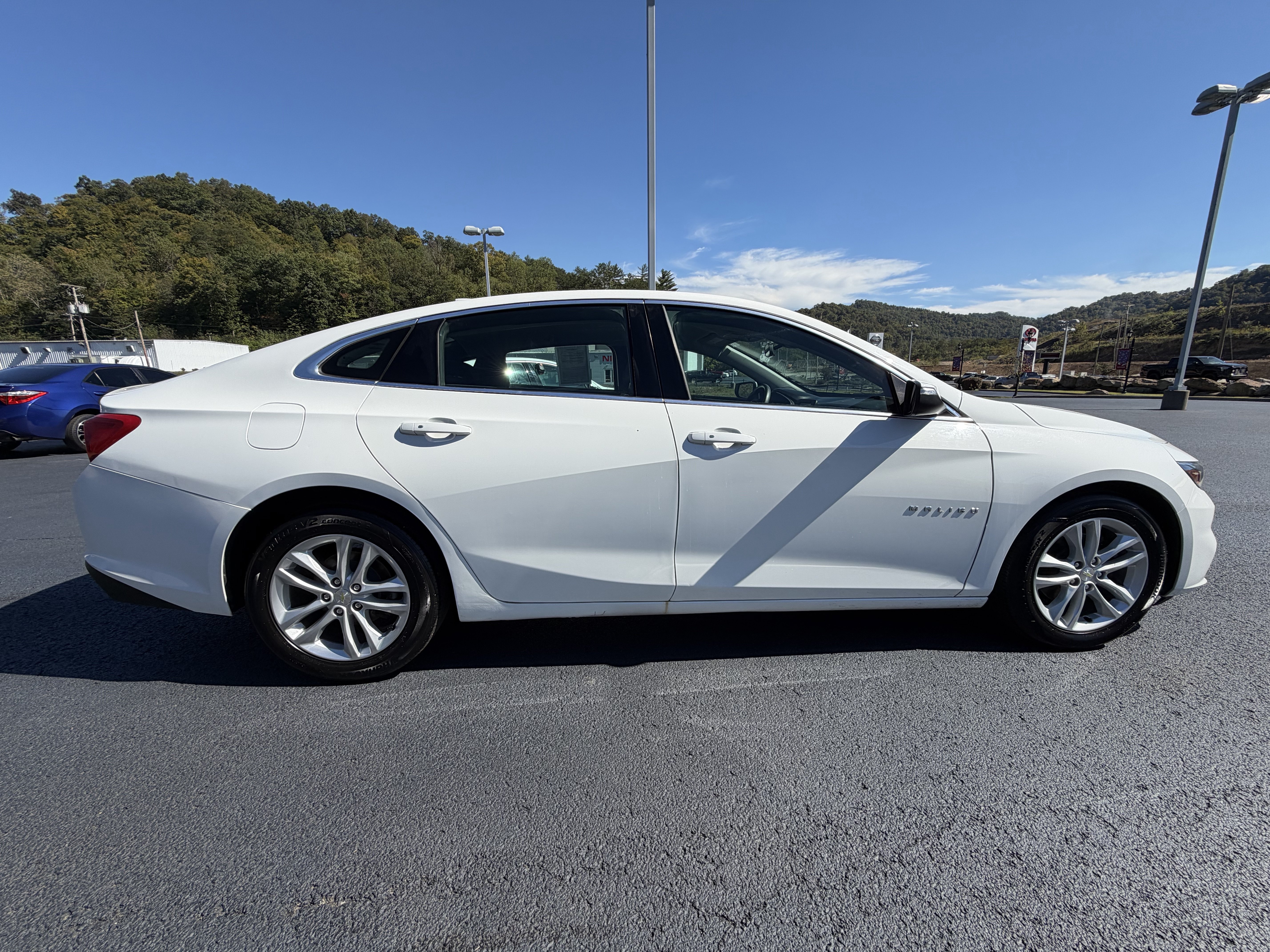 Used 2018 Chevrolet Malibu LT FWD image 8