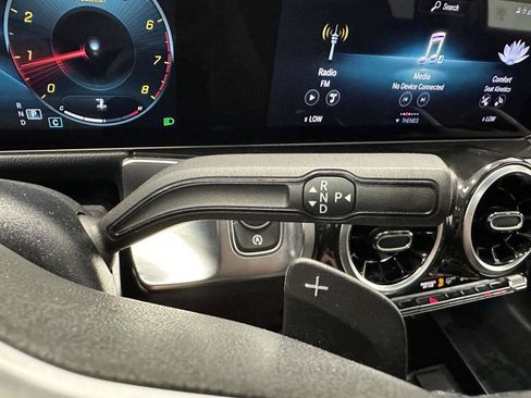 Used 2021 Mercedes-Benz GLB 250 4MATIC image 21