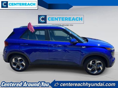 Used 2023 Hyundai Venue SEL FWD image 4