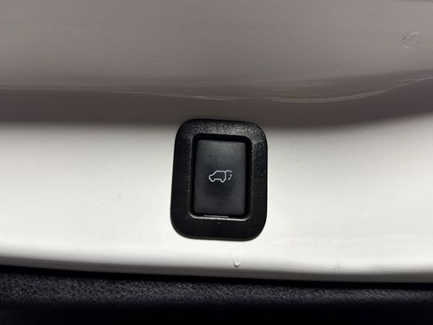 Used 2018 Toyota Highlander Limited Platinum image 32