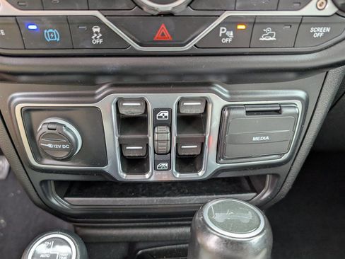 Used 2021 Jeep Wrangler Unlimited Sahara image 18