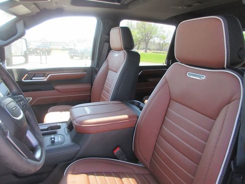 New 2026 GMC Sierra 3500 Denali Ultimate AWD/4WD image 13