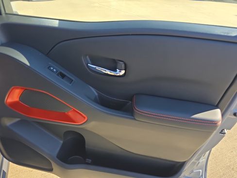 Used 2025 Nissan Frontier PRO-4X image 16