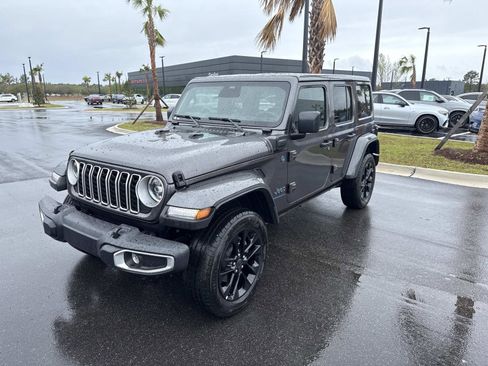 Used 2025 Jeep Wrangler Unlimited Sahara w/ Safety Group image 7