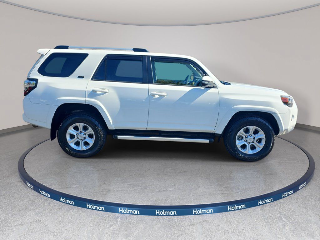 Used 2022 Toyota 4Runner SR5 Premium w/ Moonroof Package AWD/4WD image 5