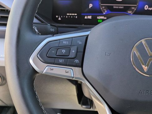 Used 2024 Volkswagen Taos SE image 13