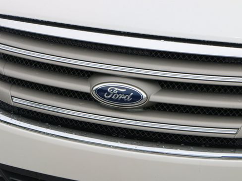 Used 2014 Ford Taurus SEL w/ Equipment Group 201A FWD image 12