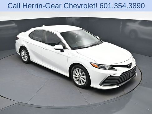 Used 2022 Toyota Camry LE FWD image 1