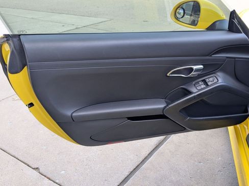 Used 2016 Porsche Cayman image 14