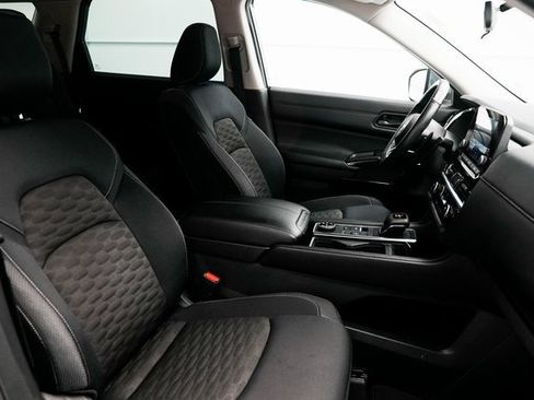 Used 2025 Nissan Pathfinder SV image 30