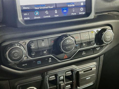 Used 2023 Jeep Wrangler Unlimited Sahara w/ Cold Weather Group AWD/4WD image 23